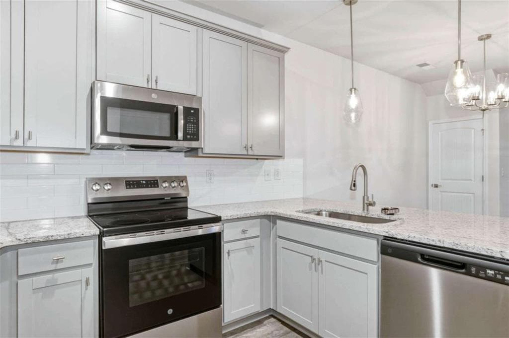 3 bedroom, 3 bathroom, 1,880 sq ft townhouse for sale at 3666 PARKWAY JAMES Drive, Snellville, GA 30039 — photo 4
