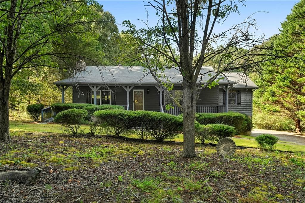 3 bedroom, 2 bathroom, 2,220 sq ft single family residence under contract at 229 Holly Creek Way, Woodstock, GA 30188