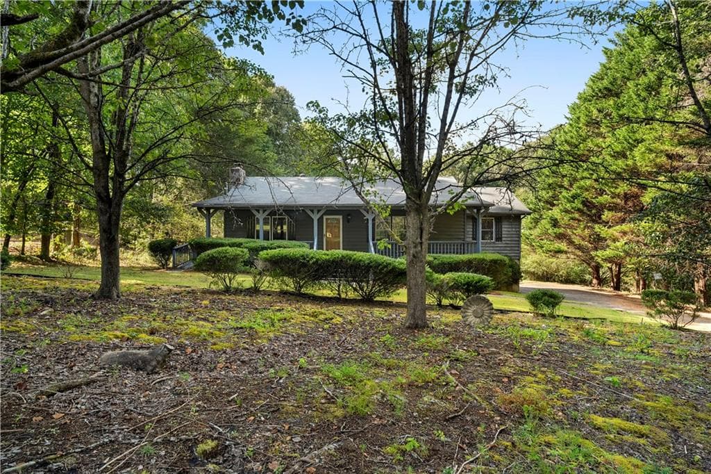 3 bedroom, 2 bathroom, 2,220 sq ft single family residence under contract at 229 Holly Creek Way, Woodstock, GA 30188 — photo 2