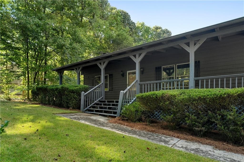3 bedroom, 2 bathroom, 2,220 sq ft single family residence under contract at 229 Holly Creek Way, Woodstock, GA 30188 — photo 3