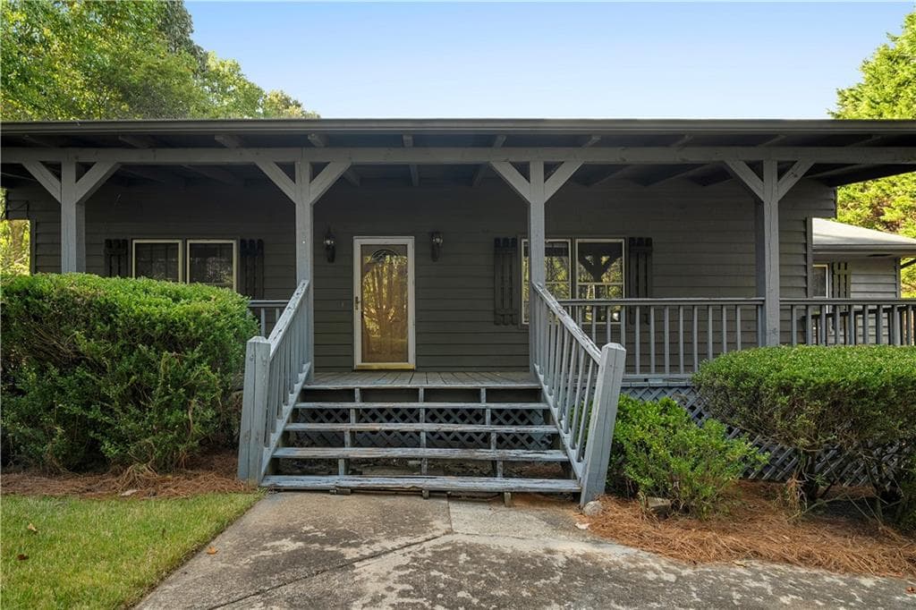 3 bedroom, 2 bathroom, 2,220 sq ft single family residence under contract at 229 Holly Creek Way, Woodstock, GA 30188 — photo 4