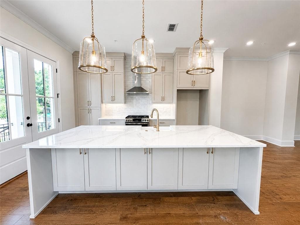 3 bedroom, 4 bathroom, 2,105 sq ft townhouse for sale at 200 Midnight Oak Run 4, Alpharetta, GA 30009 — photo 2