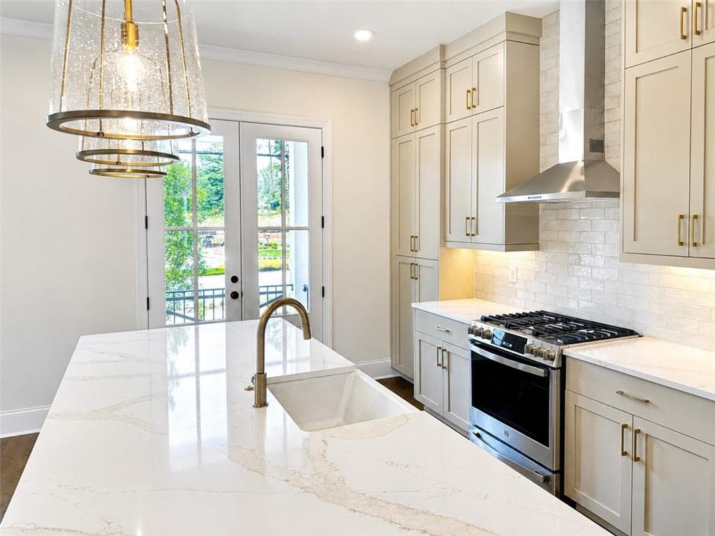 3 bedroom, 4 bathroom, 2,105 sq ft townhouse for sale at 200 Midnight Oak Run 4, Alpharetta, GA 30009 — photo 4