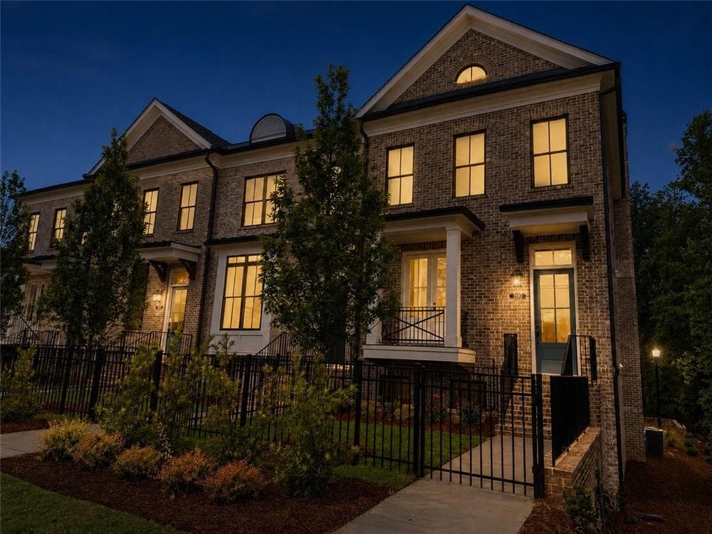 3 bedroom, 4 bathroom, 2,105 sq ft townhouse for sale at 200 Midnight Oak Run 4, Alpharetta, GA 30009 — photo 7