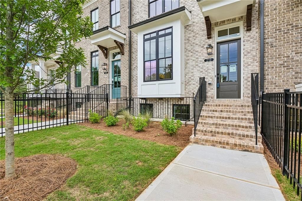 3 bedroom, 4 bathroom, 2,105 sq ft townhouse for sale at 200 Midnight Oak Run 4, Alpharetta, GA 30009 — photo 9