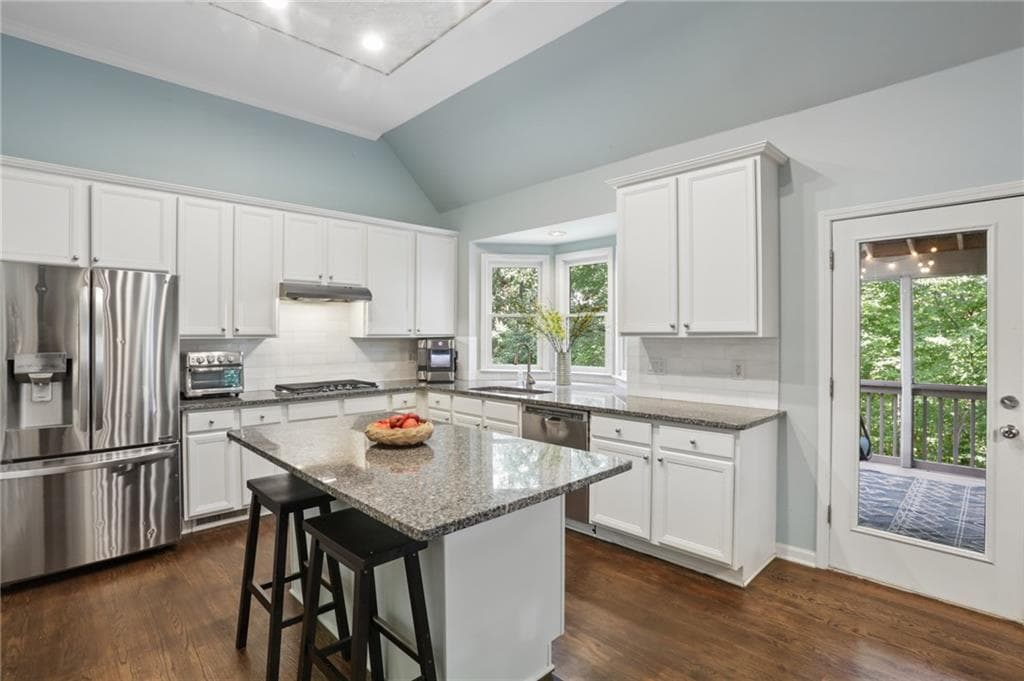 5 bedroom, 3 bathroom, 3,890 sq ft single family residence for sale at 3700 Creek Mist Landing, Suwanee, GA 30024 — photo 9