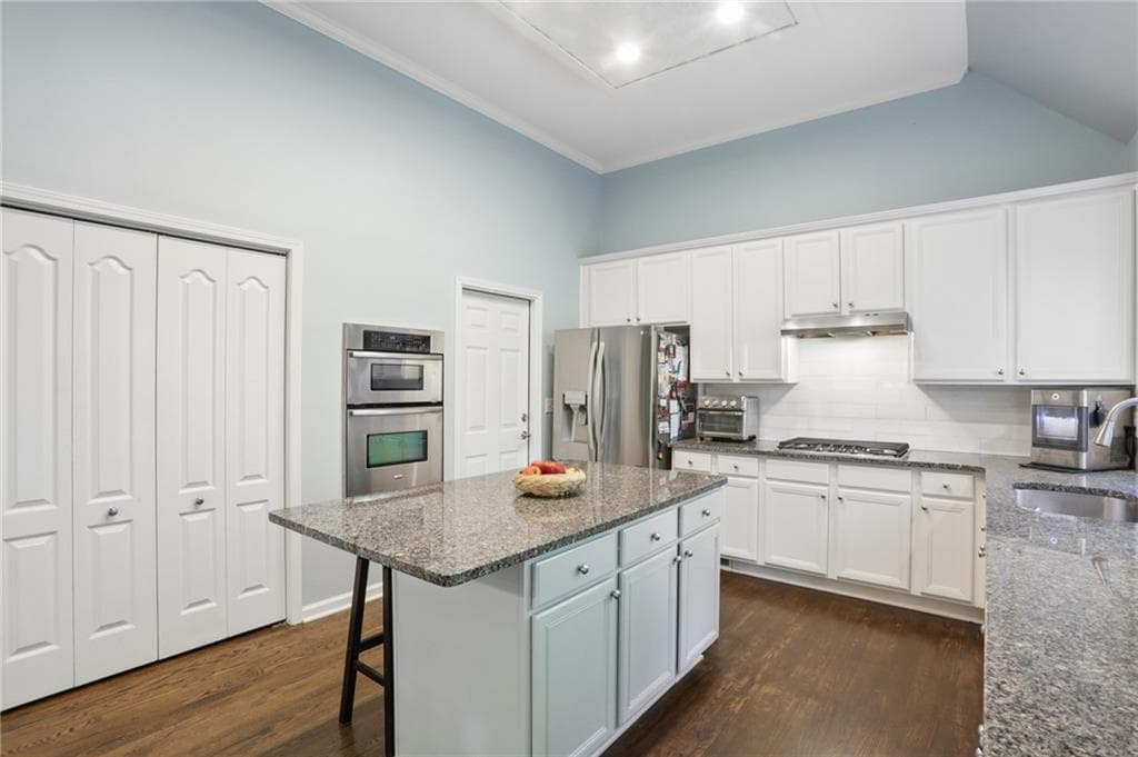 5 bedroom, 3 bathroom, 3,890 sq ft single family residence for sale at 3700 Creek Mist Landing, Suwanee, GA 30024 — photo 10
