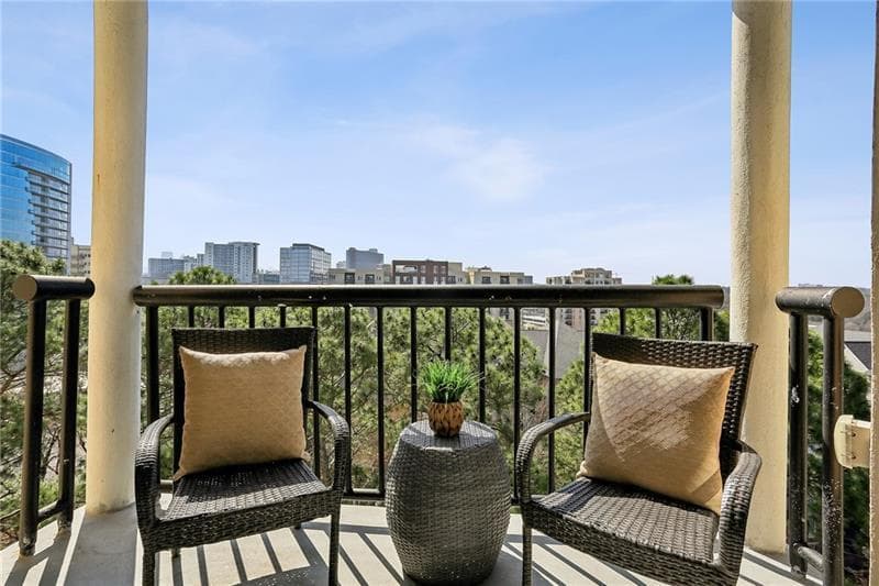 1 bedroom, 1 bathroom, 750 sq ft condominium for sale at 1 Biscayne Drive PH6, Atlanta, GA 30309 — photo 2