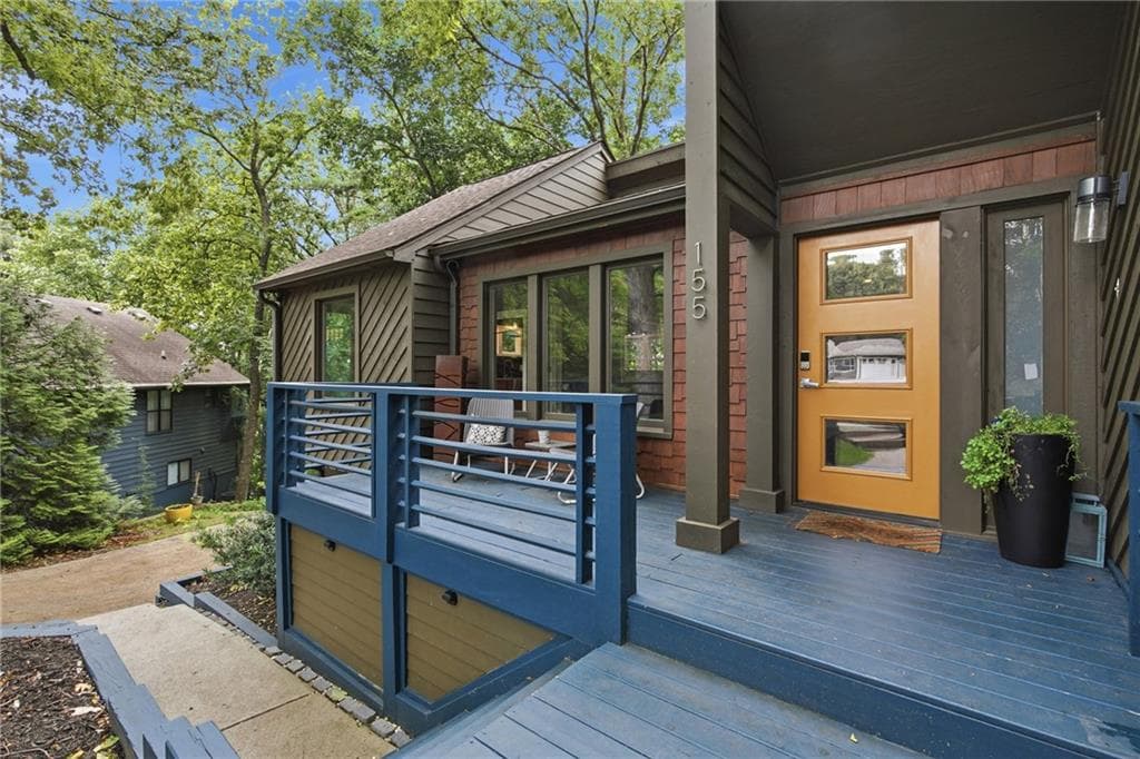 4 bedroom, 3 bathroom, 3,025 sq ft single family residence under contract at 155 S Falcon Bluff, Johns Creek, GA 30022 — photo 2