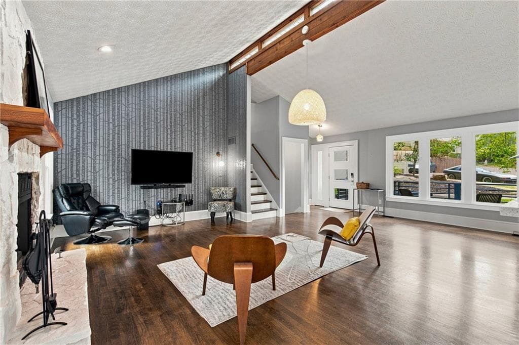 4 bedroom, 3 bathroom, 3,025 sq ft single family residence under contract at 155 S Falcon Bluff, Johns Creek, GA 30022 — photo 6