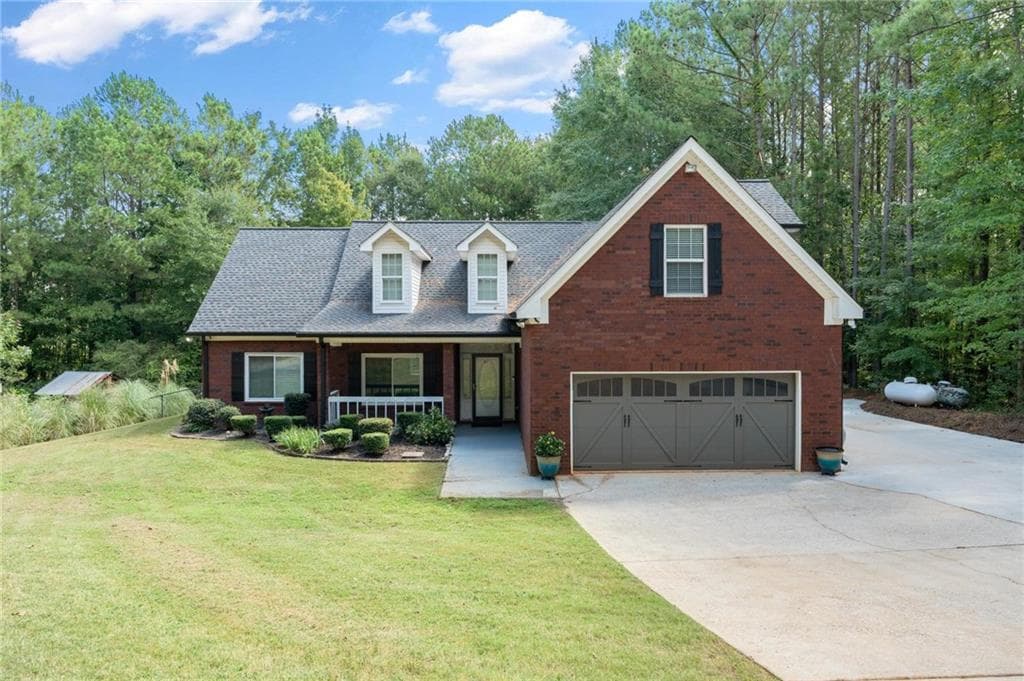 4 bedroom, 3 bathroom, 2,068 sq ft single family residence under contract at 795 Jackson Lake Road, Jackson, GA 30233