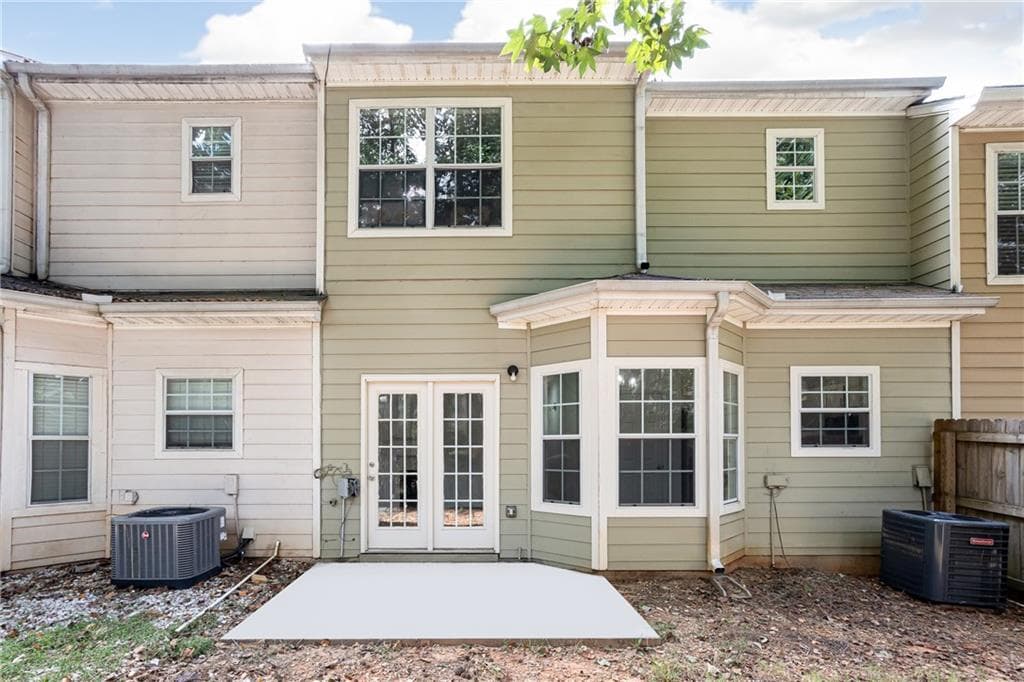 3 bedroom, 3 bathroom, 1,712 sq ft townhouse for sale at 2486 Laurel Circle, Atlanta, GA 30311 — photo 2