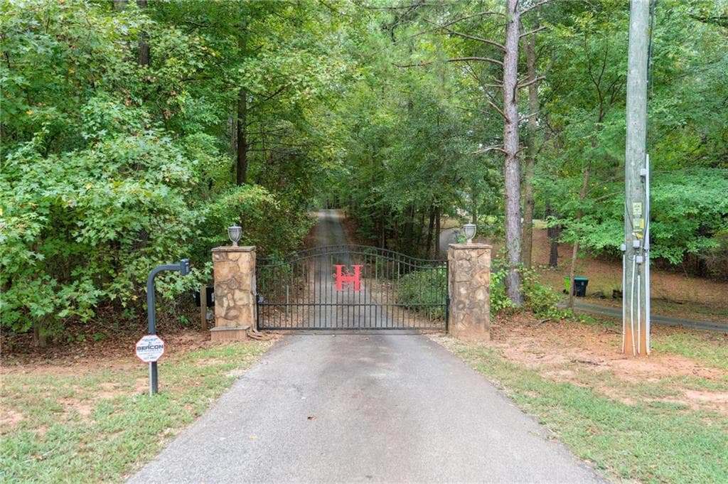 4 bedroom, 3 bathroom, 2,068 sq ft single family residence under contract at 795 Jackson Lake Road, Jackson, GA 30233 — photo 2