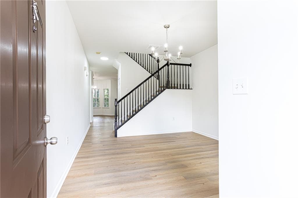 3 bedroom, 3 bathroom, 1,712 sq ft townhouse for sale at 2486 Laurel Circle, Atlanta, GA 30311 — photo 3