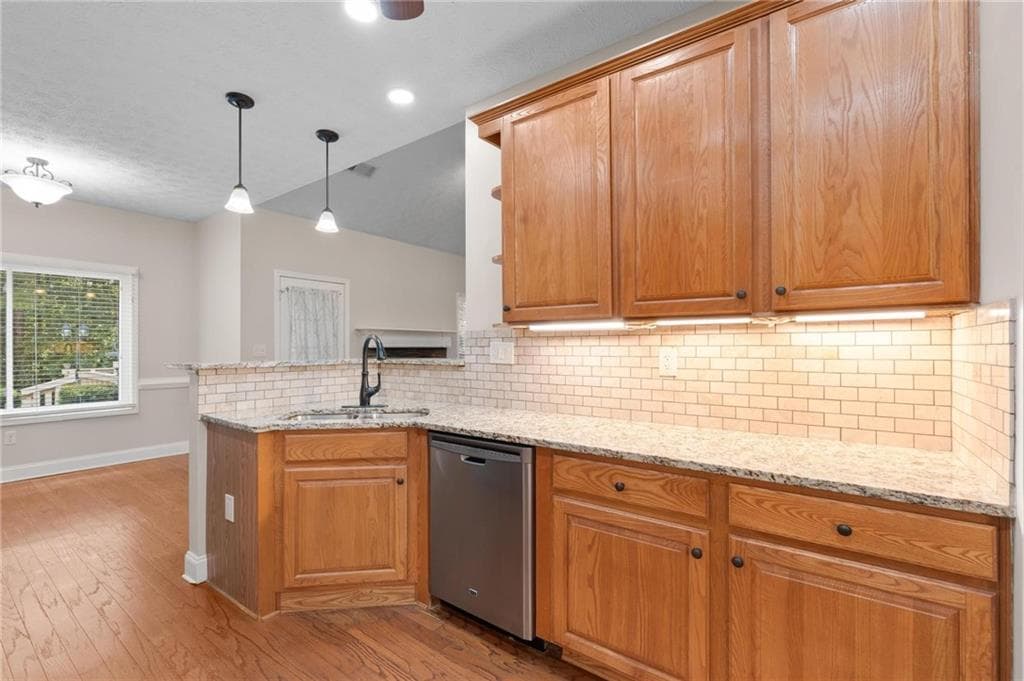 4 bedroom, 3 bathroom, 2,068 sq ft single family residence under contract at 795 Jackson Lake Road, Jackson, GA 30233 — photo 9