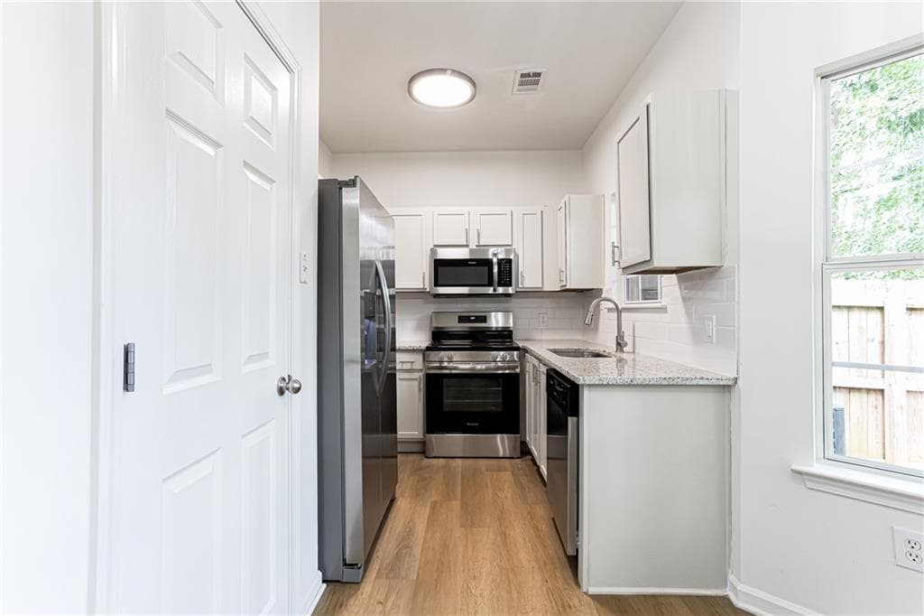 3 bedroom, 3 bathroom, 1,712 sq ft townhouse for sale at 2486 Laurel Circle, Atlanta, GA 30311 — photo 10
