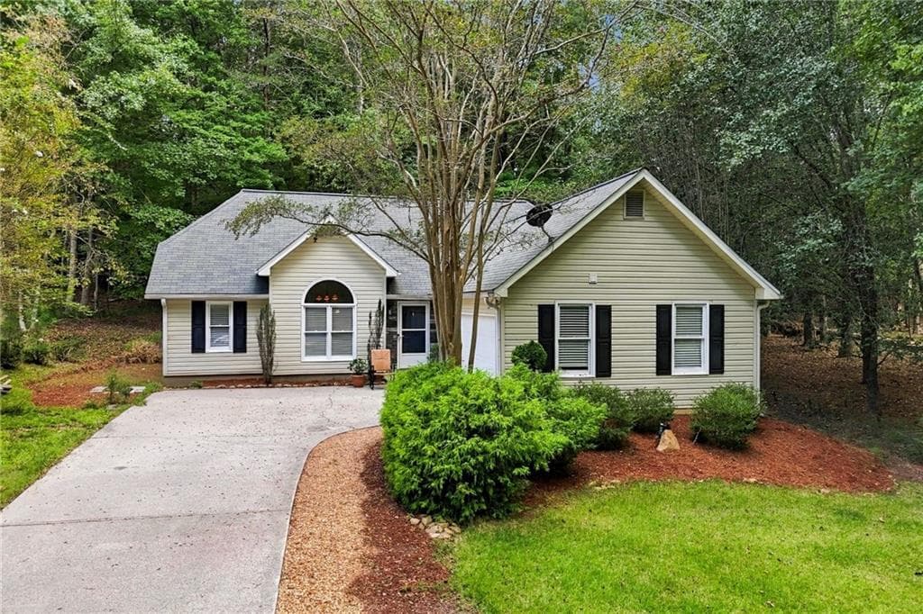 3 bedroom, 2 bathroom, 1,345 sq ft single family residence for sale at 146 Pinebrook Drive, Waleska, GA 30183