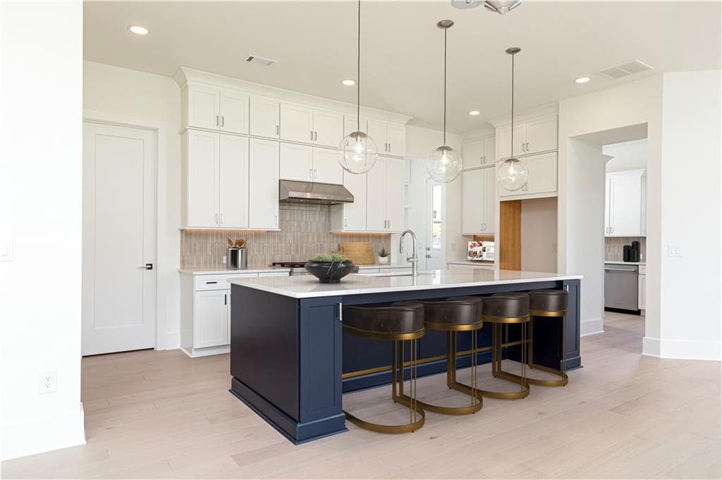 5 bedroom, 6 bathroom, 4,743 sq ft single family residence for sale at 1621 Ledgestone Way, Lawrenceville, GA 30043 — photo 10