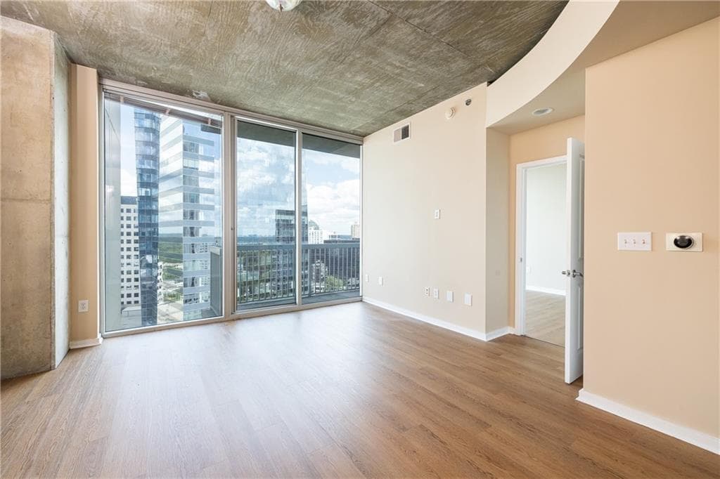 1 bedroom, 1 bathroom, 706 sq ft condominium for sale at 3324 Peachtree Road 1717, Atlanta, GA 30326 — photo 7