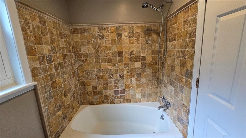 2 bedroom, 1 bathroom, 904 sq ft condominium for rent at 3668 Kingsboro Road 5, Atlanta, GA 30319 for $1,580 a month — photo 9