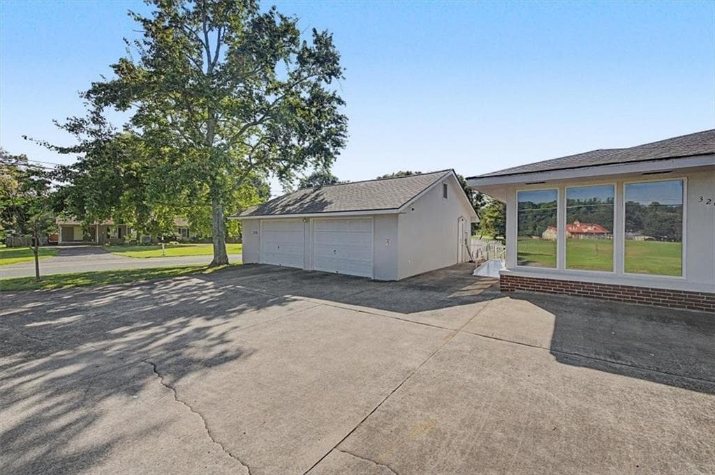 3 bedroom, 2 bathroom, 1,646 sq ft single family residence under contract at 326 Old Cassville White Road, Cartersville, GA 30121 — photo 8