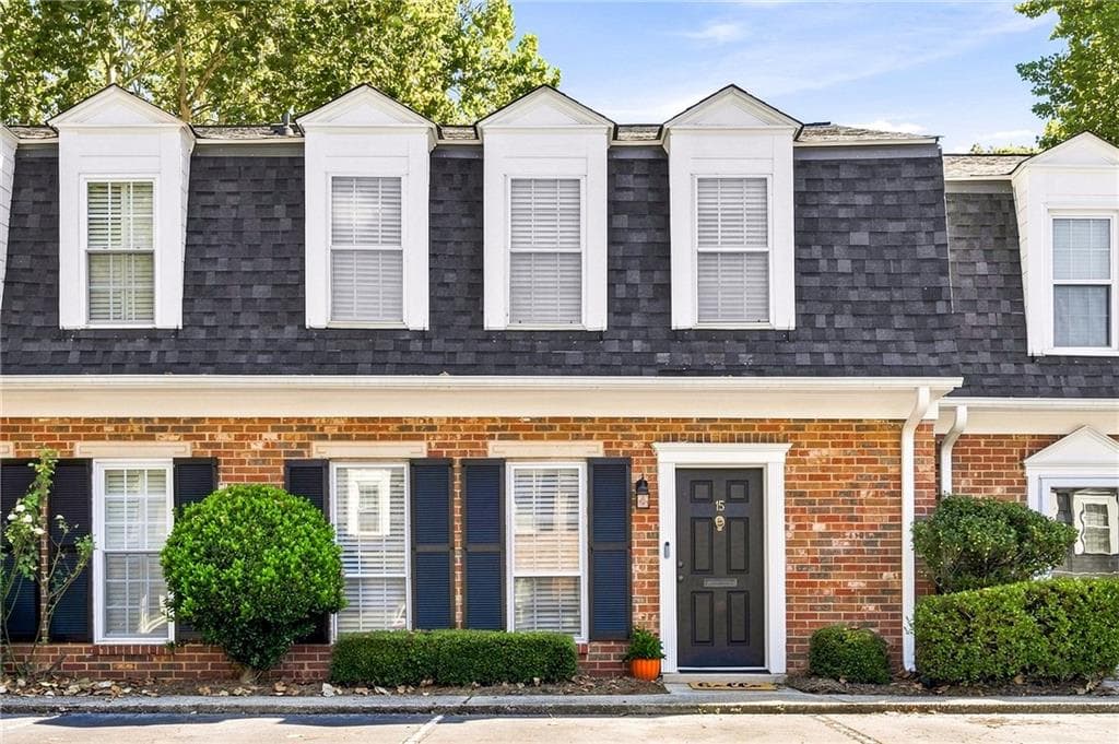 2 bedroom, 3 bathroom, 1,320 sq ft condominium under contract at 15 Scotland Place, Atlanta, GA 30318