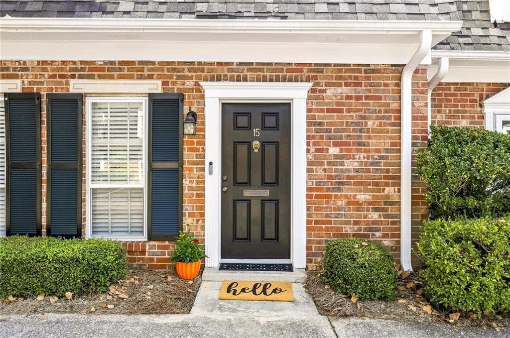 2 bedroom, 3 bathroom, 1,320 sq ft condominium under contract at 15 Scotland Place, Atlanta, GA 30318 — photo 2