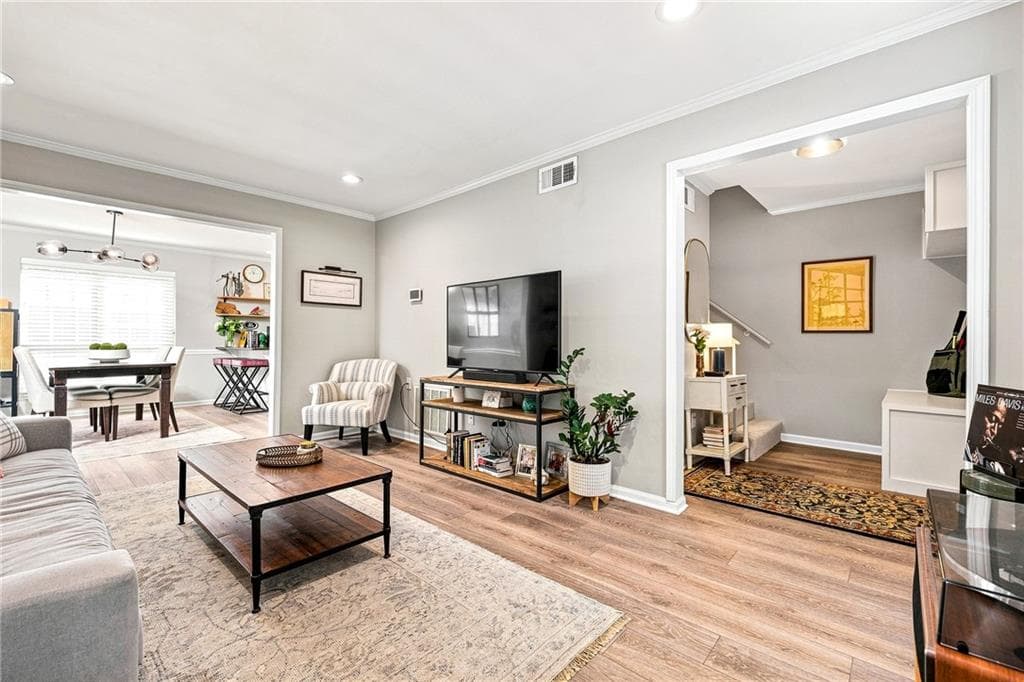 2 bedroom, 3 bathroom, 1,320 sq ft condominium under contract at 15 Scotland Place, Atlanta, GA 30318 — photo 4