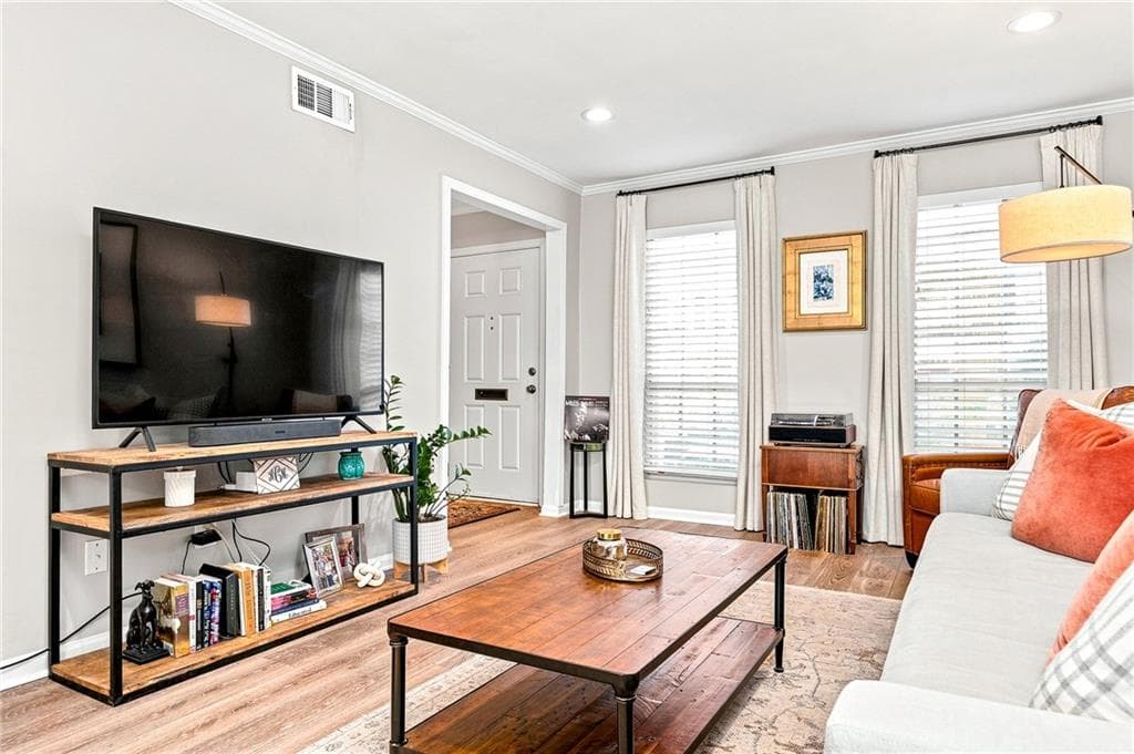2 bedroom, 3 bathroom, 1,320 sq ft condominium under contract at 15 Scotland Place, Atlanta, GA 30318 — photo 5