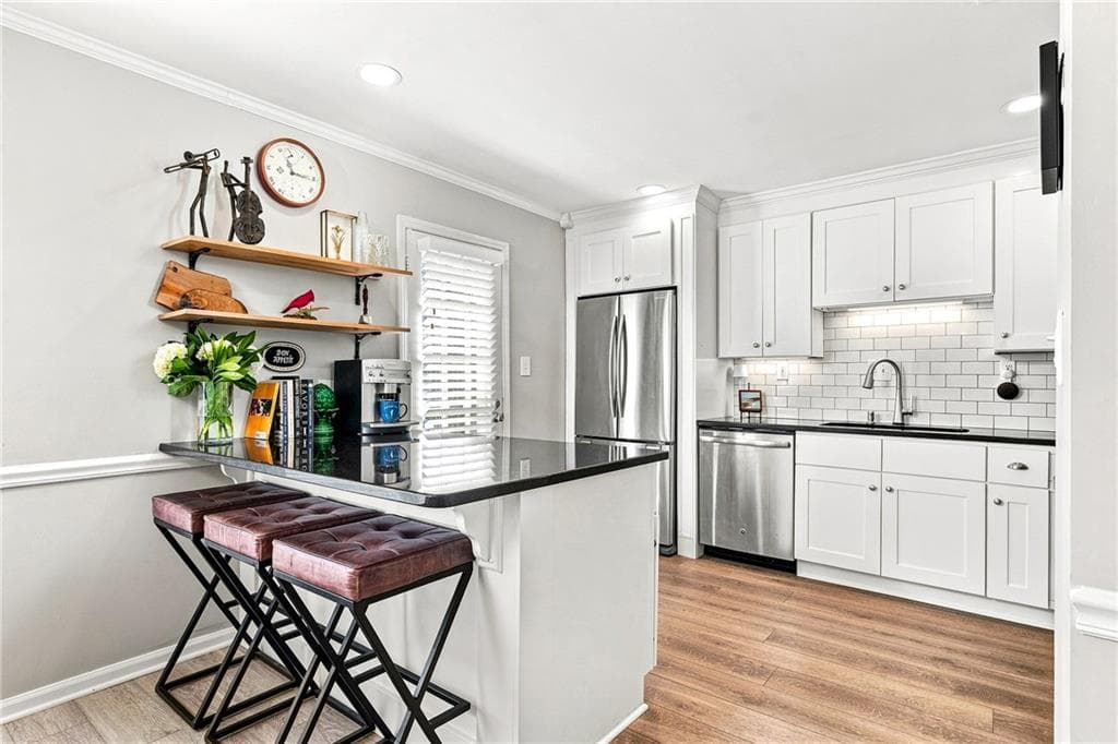 2 bedroom, 3 bathroom, 1,320 sq ft condominium under contract at 15 Scotland Place, Atlanta, GA 30318 — photo 8