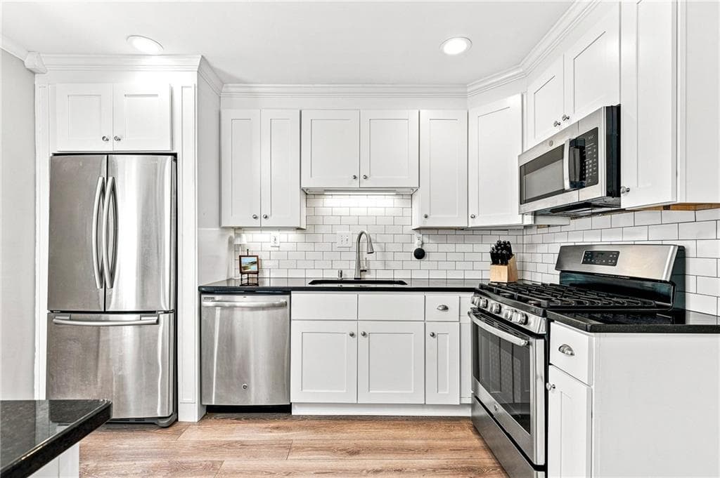 2 bedroom, 3 bathroom, 1,320 sq ft condominium under contract at 15 Scotland Place, Atlanta, GA 30318 — photo 10