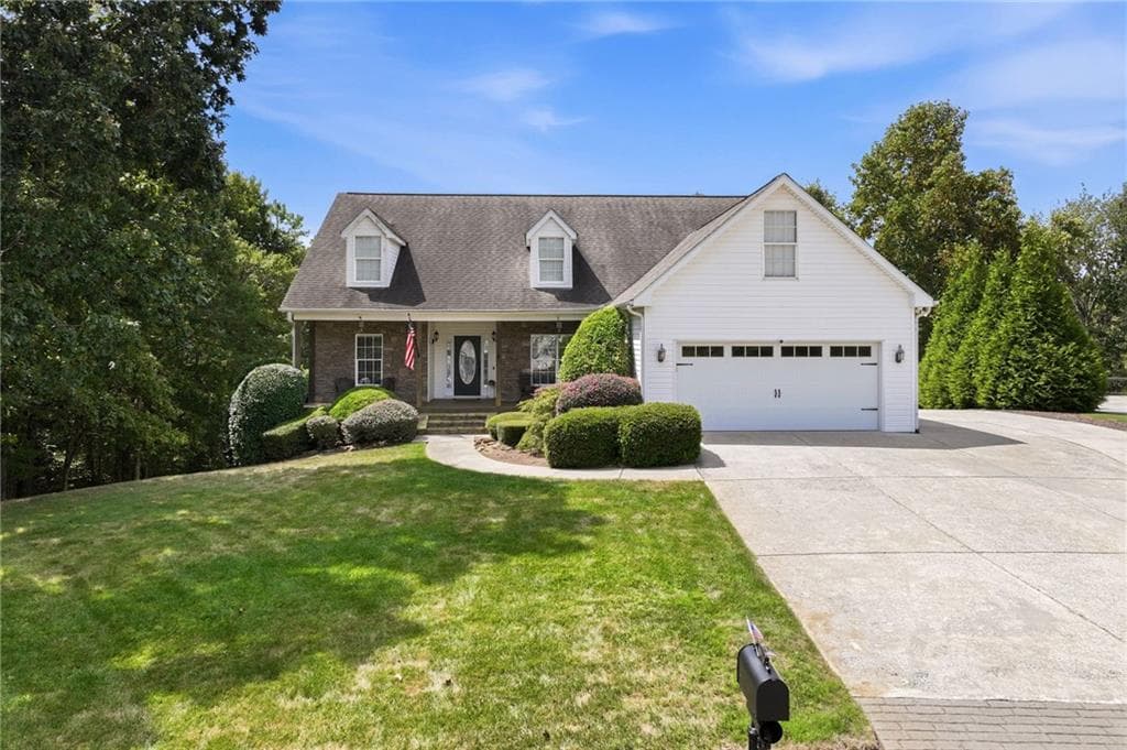 4 bedroom, 3 bathroom, 3,117 sq ft single family residence for sale at 4815 Thunder River Drive, Gainesville, GA 30506 — photo 3