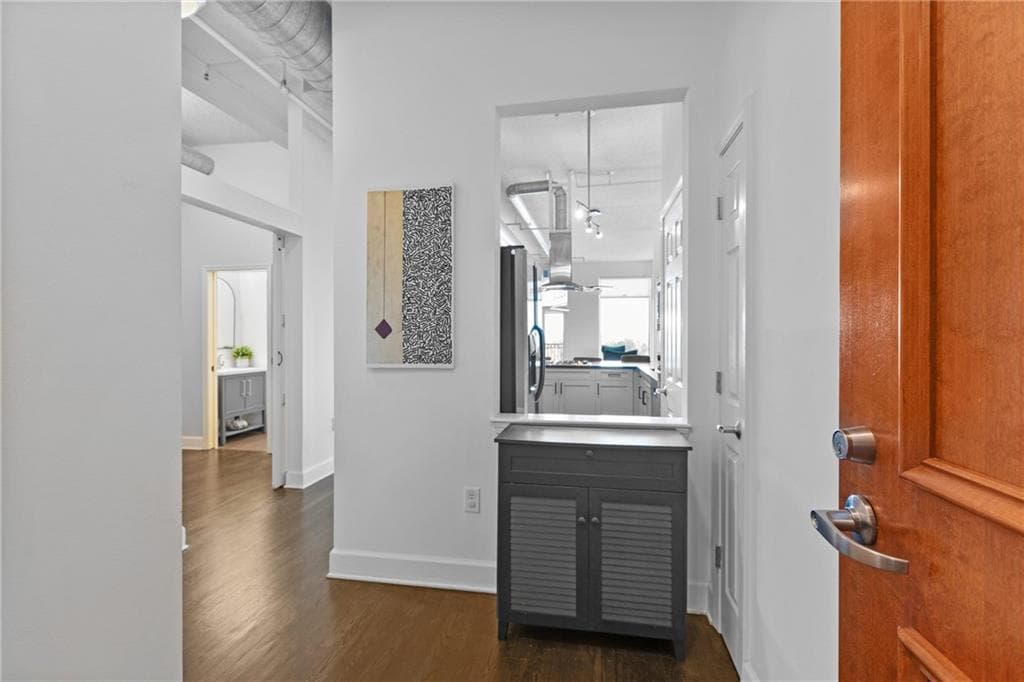 1 bedroom, 1 bathroom, 1,215 sq ft condominium for sale at 3820 Roswell Road 510, Atlanta, GA 30342 — photo 3