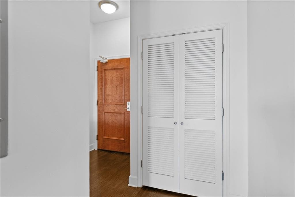 1 bedroom, 1 bathroom, 1,215 sq ft condominium for sale at 3820 Roswell Road 510, Atlanta, GA 30342 — photo 4
