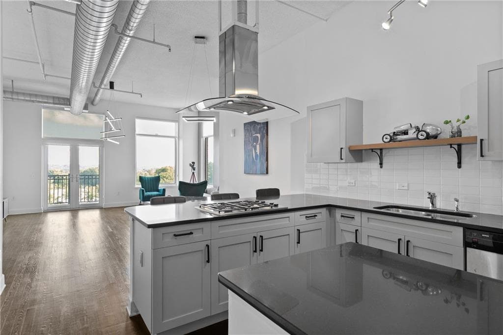 1 bedroom, 1 bathroom, 1,215 sq ft condominium for sale at 3820 Roswell Road 510, Atlanta, GA 30342 — photo 5