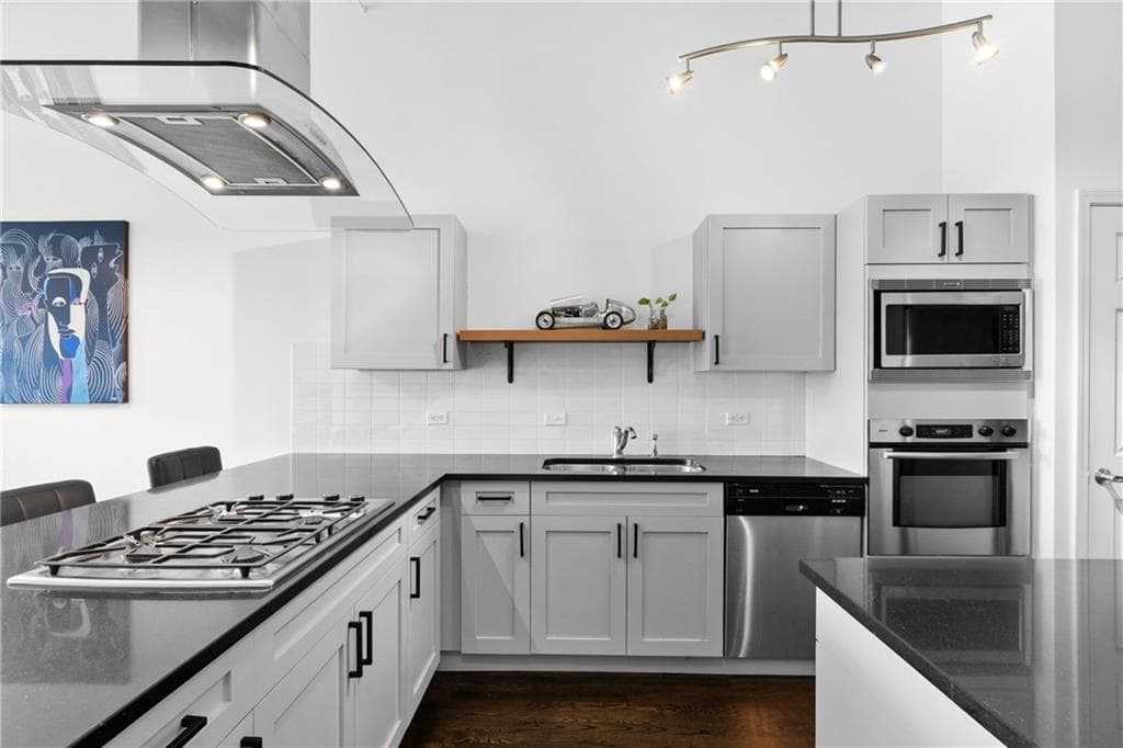 1 bedroom, 1 bathroom, 1,215 sq ft condominium for sale at 3820 Roswell Road 510, Atlanta, GA 30342 — photo 7