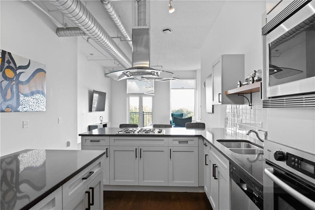 1 bedroom, 1 bathroom, 1,215 sq ft condominium for sale at 3820 Roswell Road 510, Atlanta, GA 30342 — photo 8