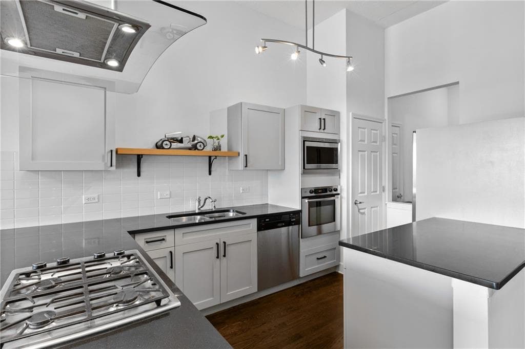 1 bedroom, 1 bathroom, 1,215 sq ft condominium for sale at 3820 Roswell Road 510, Atlanta, GA 30342 — photo 10