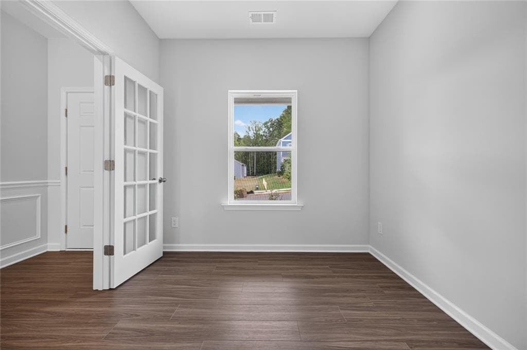 4 bedroom, 3 bathroom, 2,053 sq ft single family residence under contract at 8049 Haven Springs Trace, Douglasville, GA 30134 — photo 4