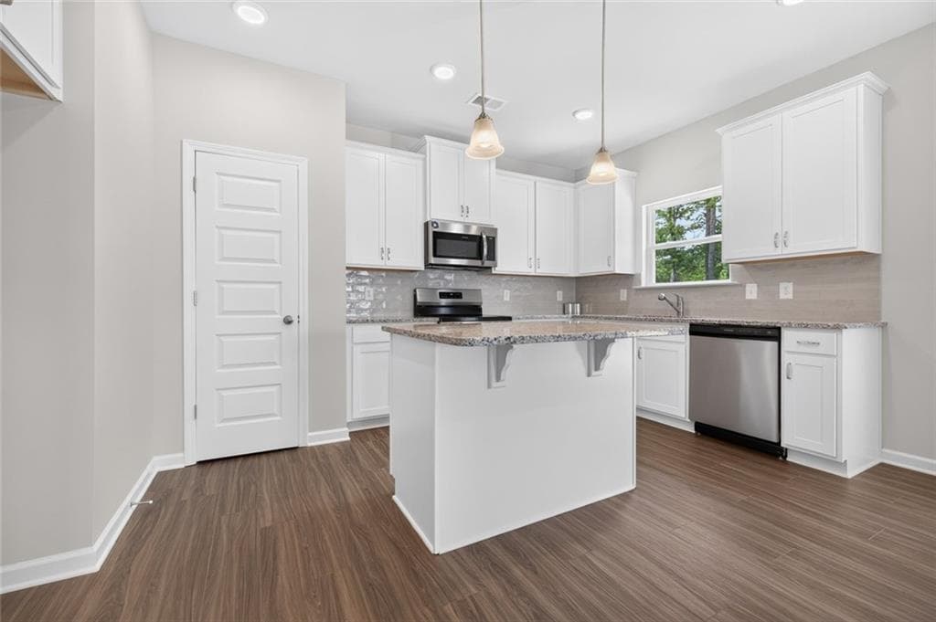 4 bedroom, 3 bathroom, 2,053 sq ft single family residence under contract at 8049 Haven Springs Trace, Douglasville, GA 30134 — photo 7
