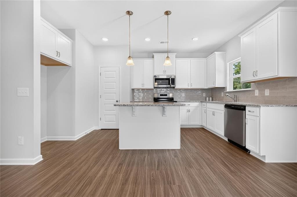 4 bedroom, 3 bathroom, 2,053 sq ft single family residence under contract at 8049 Haven Springs Trace, Douglasville, GA 30134 — photo 8