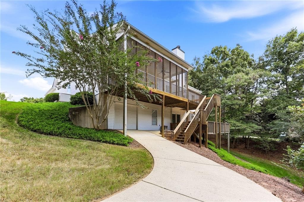 4 bedroom, 3 bathroom, 3,117 sq ft single family residence for sale at 4815 Thunder River Drive, Gainesville, GA 30506 — photo 4