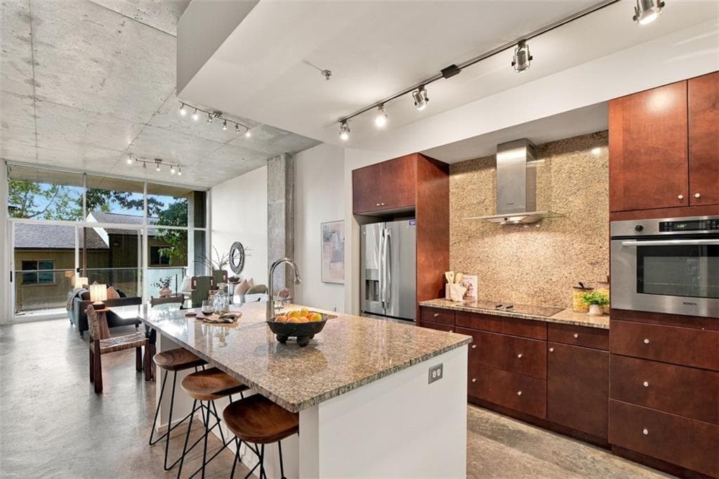 1 bedroom, 2 bathroom, 879 sq ft condominium for sale at 130 Arizona Avenue 105, Atlanta, GA 30307