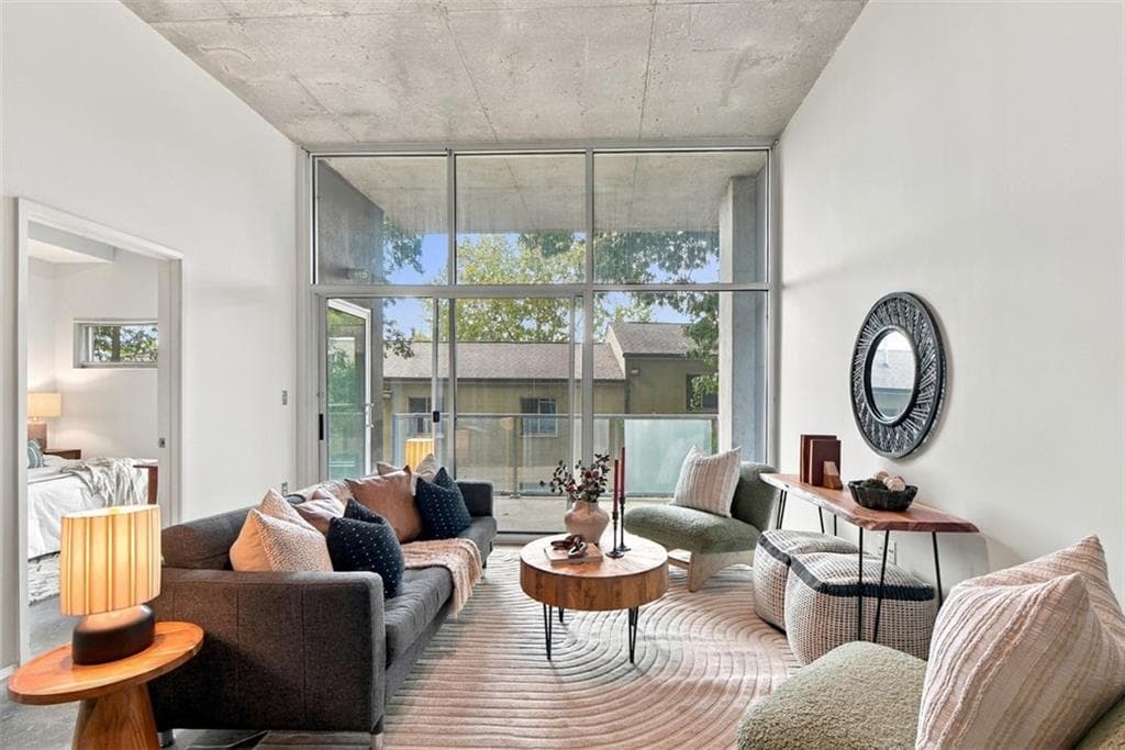 1 bedroom, 2 bathroom, 879 sq ft condominium for sale at 130 Arizona Avenue 105, Atlanta, GA 30307 — photo 2