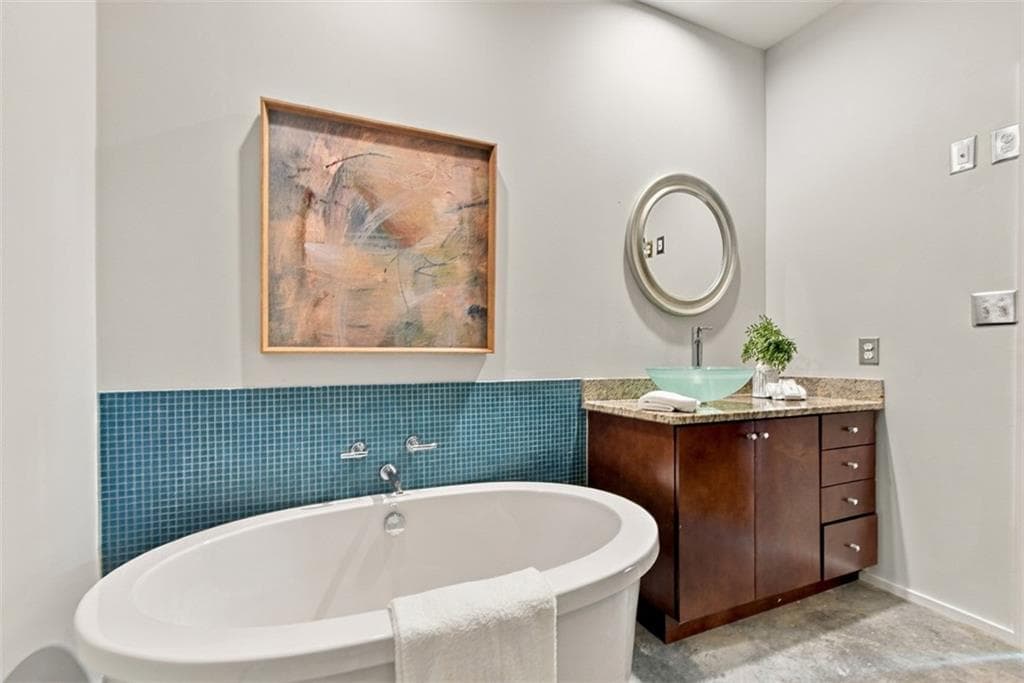 1 bedroom, 2 bathroom, 879 sq ft condominium for sale at 130 Arizona Avenue 105, Atlanta, GA 30307 — photo 6