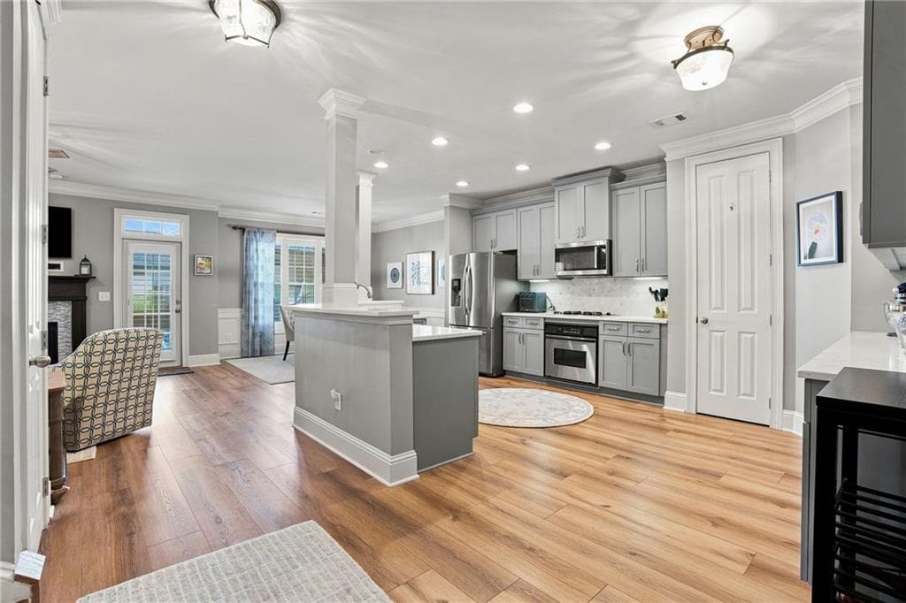 3 bedroom, 3 bathroom, 2,178 sq ft townhouse under contract at 10289 Midway Avenue, Johns Creek, GA 30022 — photo 6