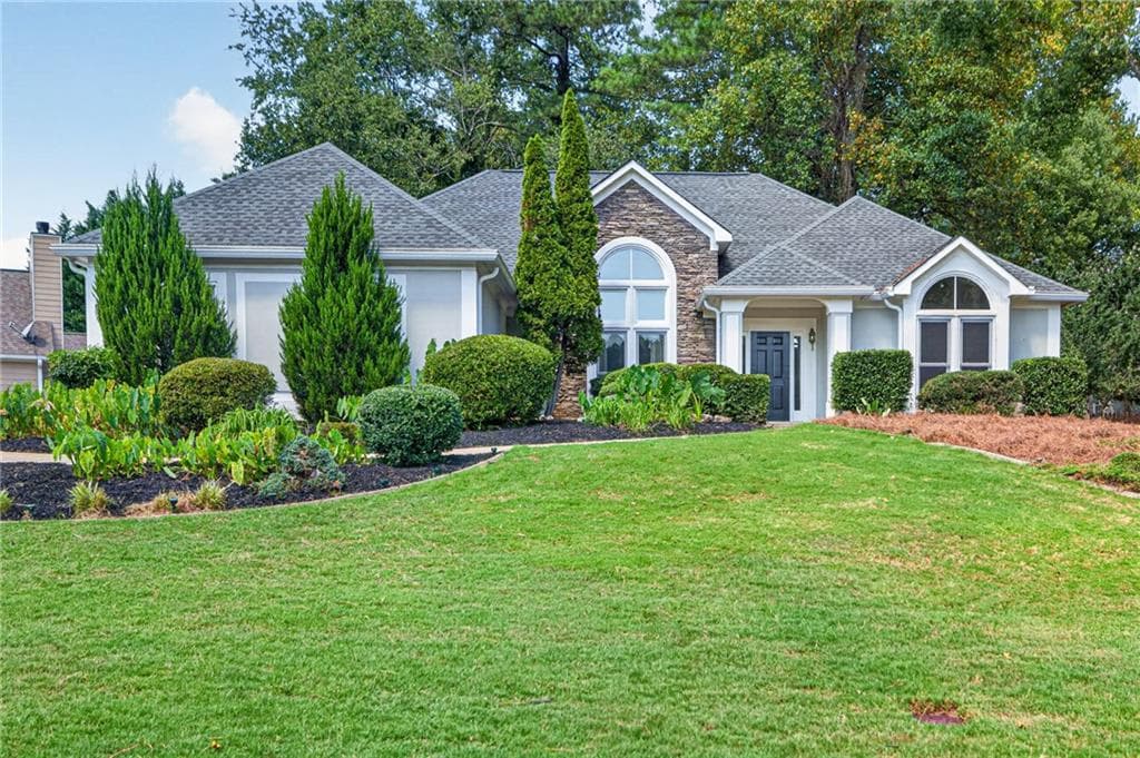 3 bedroom, 3 bathroom, 2,087 sq ft single family residence under contract at 290 Deer Cliff Cove, Lawrenceville, GA 30043 — photo 2