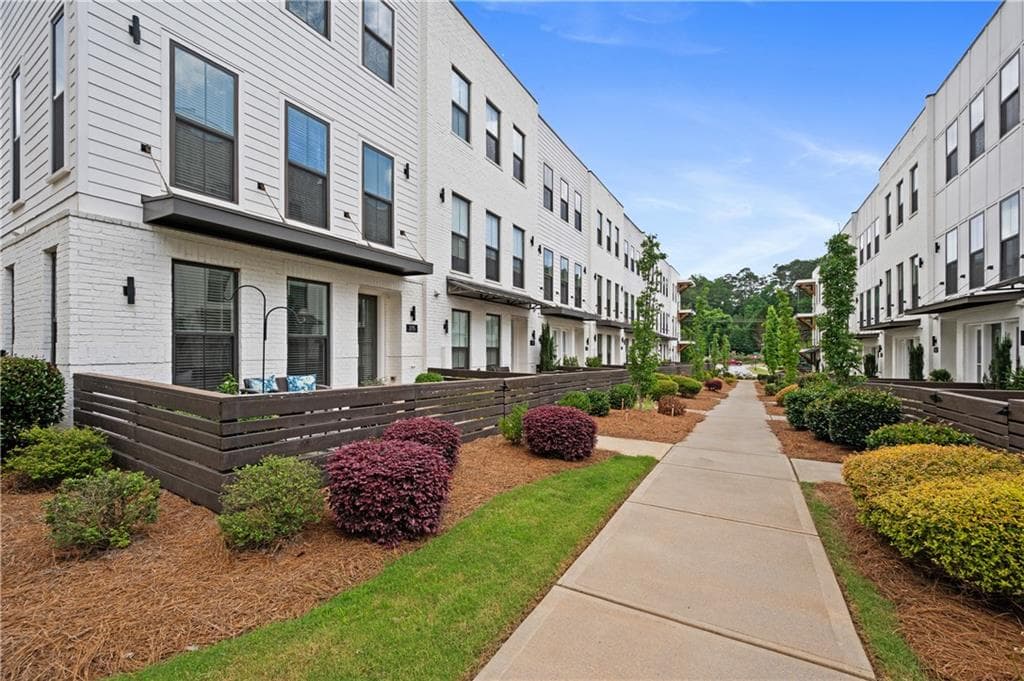 3 bedroom, 4 bathroom, 2,151 sq ft townhouse for sale at 271 Mitchell Lane, Woodstock, GA 30188 — photo 2