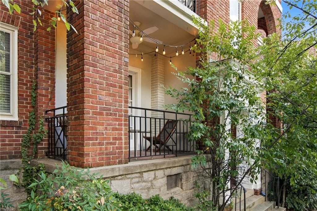 1 bedroom, 1 bathroom, 610 sq ft condominium for sale at 798 Frederica Street 1, Atlanta, GA 30306 — photo 2