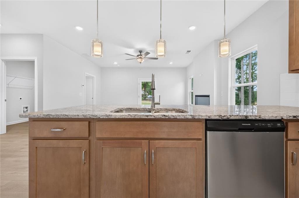 3 bedroom, 3 bathroom, 2,231 sq ft single family residence for sale at 8053 Haven Springs Trace, Douglasville, GA 30134 — photo 9